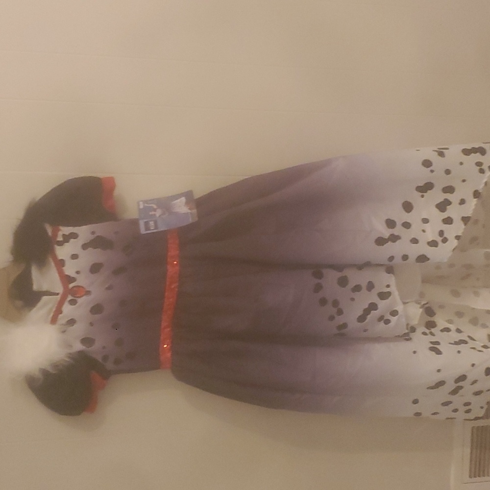 Costume of creulla de vil size medium for girls